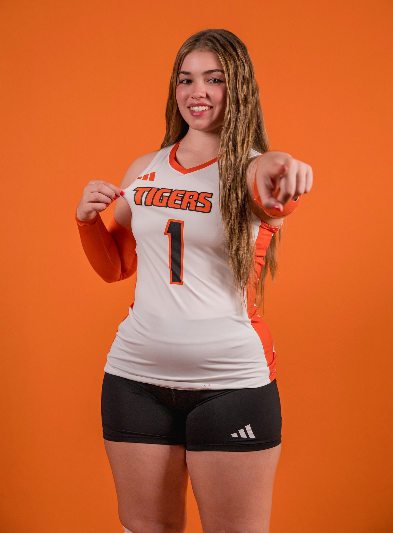 Reedley Volleyball Sweeps Twin Bill at Contra Costa Classic