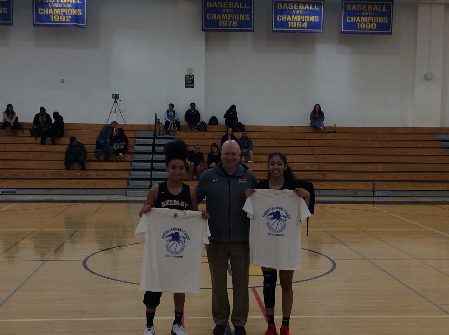 Women's Basketball Wins Three Games At LA Harbor Tournament.